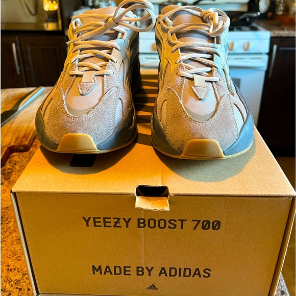 **Sold** Yeezy Boost Tephra V700. - Picture 2 of 4